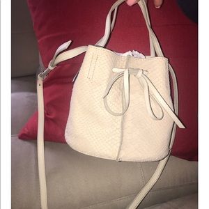 Beige leather bucket bag!